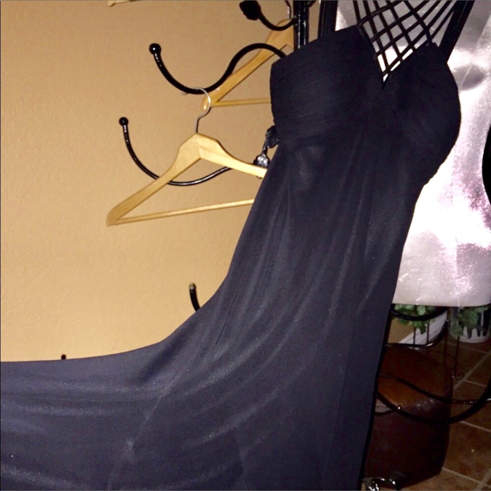 ❤️Beautiful favorite black dress with strap bodice
